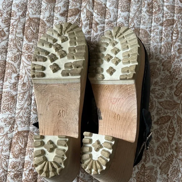 Lotta from Stockholm Black Leather Platform Clogs Tractor Sole - Picture 5 of 6